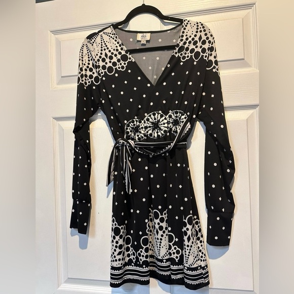 Dress eci
NEW VORK
Sz M - Picture 3 of 4